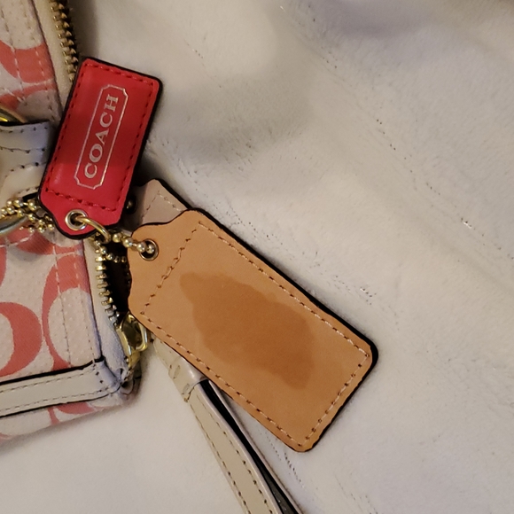 POPPY SIGNATURE C DOT HALLIE TOTE - Picture 15 of 15